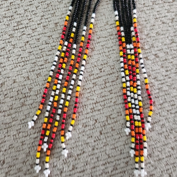 Flower beaded earrings - Picture 4 of 5